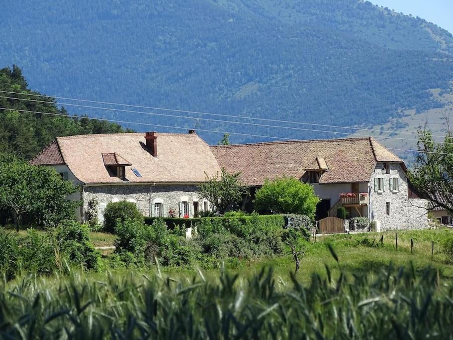 Gite De Charme : La Grange Au Lac Azur Treffort  Екстериор снимка